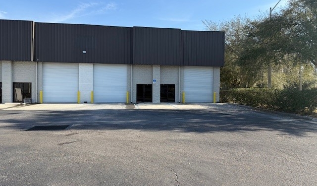 6,750 SF Grade Level Airport Distribution Center 6,750 SF Grade Level Airport Distribution Center